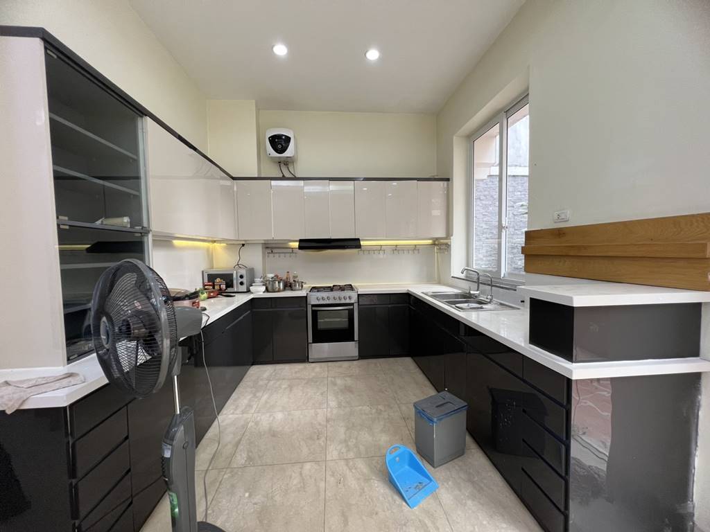 Cần thuê biệt thự mặt hồ khu A Thanh Hà Cienco 5 hướng Bắc đủ đồ, diện tích 265m2 - gần vườn hoa, giá tốt